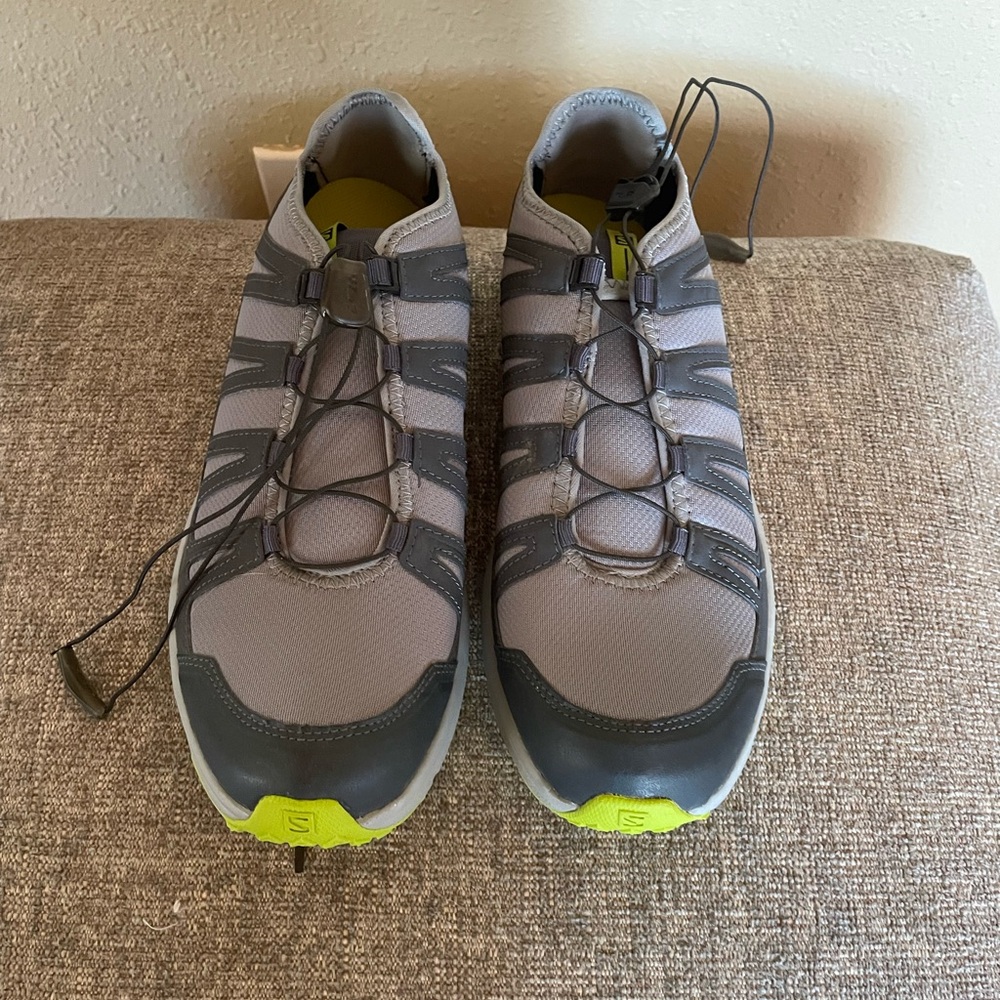 Size 8 - Salomon Kowloon Green Men’s Lightweight Running Shoe New with DEFECT